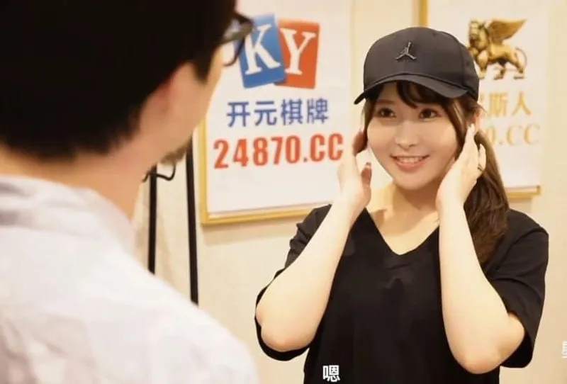 May anh rút kịp xuất tinh vào miệng em mà em nuốt không hết rớt cả ra ngoài